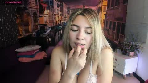 Snapshot of tamara_velezz chatting on April 2026 09:50:01 PM Tamara online show from April 2026 09:50:01 PM