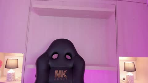 Tami online show from October 2025 07:54:01 PM