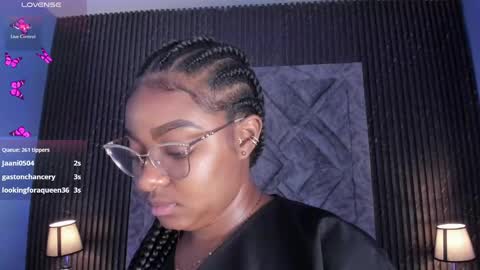 Tami online show from October 2025 07:55:01 PM