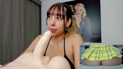 Snapshot of tamy_bennett chatting on October 2025 10:00:02 AM Tamara online show from October 2025 10:00:02 AM