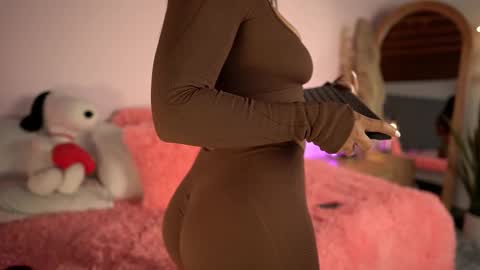 Snapshot of tamy_honey chatting on November 2025 01:41:02 AM Tamy online show from November 2025 01:41:02 AM