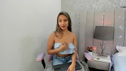 Snapshot of taniacarterr chatting on February 2025 05:49:02 PM TaniaCarter online show from February 2025 05:49:02 PM