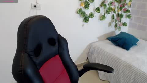 Tania  online show from January 2025 07:55:01 PM