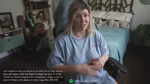 Lilith Eden  sometimes Eve online show from December 2025 08:04:01 PM