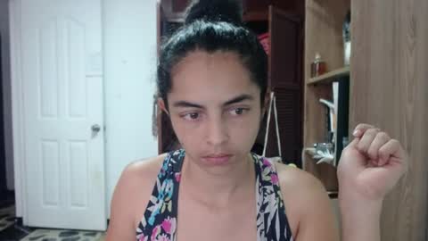 Snapshot of tantricroots chatting on June 2026 05:01:02 PM Angeline Follow online show from June 2026 05:01:02 PM
