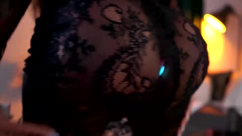 Snapshot of taraelliot chatting on April 2026 09:10:01 AM Elliot online show from April 2026 09:10:01 AM