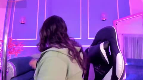 Snapshot of tarataylorr chatting on November 2025 02:22:01 AM Tara online show from November 2025 02:22:01 AM