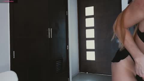 Snapshot of tarawhite_ chatting on March 2026 08:31:01 PM Tara White online show from March 2026 08:31:01 PM