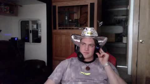 tarus333 online show from February 2026 06:35:01 AM