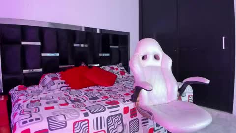 tashasant online show from November 2025 08:52:01 PM