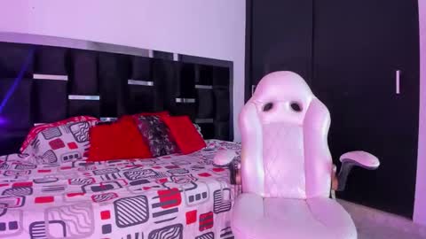 tashasant online show from November 2025 09:25:02 PM