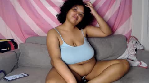 Snapshot of tasteekitty chatting on January 2025 06:03:02 AM Tastee Kitty online show from January 2025 06:03:02 AM