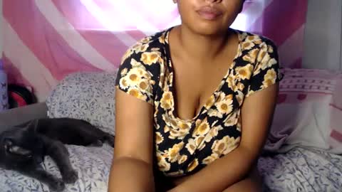 Snapshot of tasteekitty chatting on September 2025 09:37:01 PM Tastee Kitty online show from September 2025 09:37:01 PM
