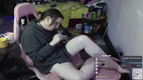 Snapshot of tasteflavored_femboy chatting on February 2025 04:26:01 PM Taste online show from February 2025 04:26:01 PM