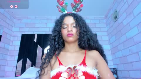 Snapshot of tasty_desires chatting on December 2024 01:58:02 AM TATIS online show from December 2024 01:58:02 AM