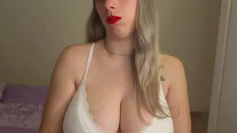 Snapshot of tateisblonde chatting on July 2026 02:21:01 PM tateisblonde online show from July 2026 02:21:01 PM