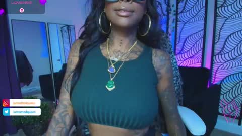 Snapshot of tatted_vixen chatting on November 2025 11:38:01 PM Tatted Queen online show from November 2025 11:38:01 PM