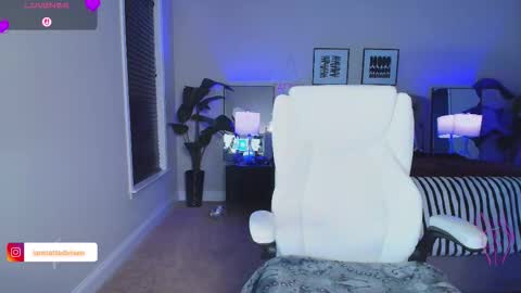 Snapshot of tatted_vixen chatting on November 2025 11:04:02 PM Tatted Queen online show from November 2025 11:04:02 PM