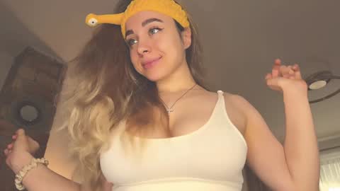 Snapshot of tatti_1 chatting on December 2024 06:48:02 AM Tata online show from December 2024 06:48:02 AM