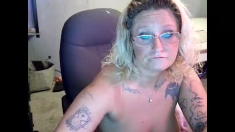 Snapshot of tattooeddirtyteacher chatting on January 2025 12:27:02 PM Lisa Lovely online show from January 2025 12:27:02 PM