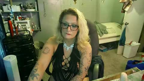Snapshot of tattooeddirtyteacher chatting on February 2025 04:05:02 PM Lisa Lovely online show from February 2025 04:05:02 PM