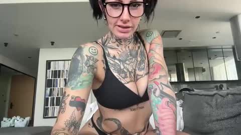 tattooedlucy_ online show from December 2025 07:01:02 AM