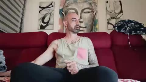 Snapshot of tatuadorhotxxx chatting on April 2026 05:19:02 AM Tatuado20cm online show from April 2026 05:19:02 AM