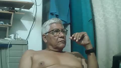 Snapshot of tavo58 chatting on April 2026 03:57:01 AM alvarito online show from April 2026 03:57:01 AM