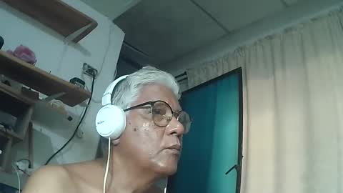 Snapshot of tavo58 chatting on April 2026 12:43:01 PM alvarito online show from April 2026 12:43:01 PM