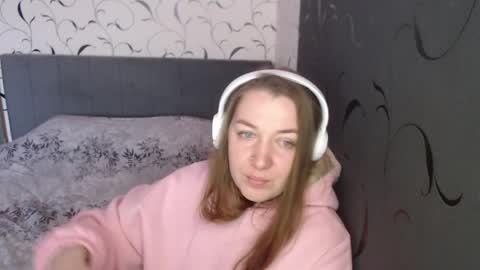 Snapshot of taxxxu chatting on April 2026 06:25:01 AM Diana online show from April 2026 06:25:01 AM