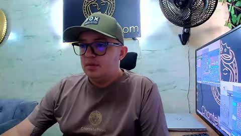 Snapshot of tayler_colins_1 chatting on April 2026 12:22:02 PM online show from April 2026 12:22:02 PM