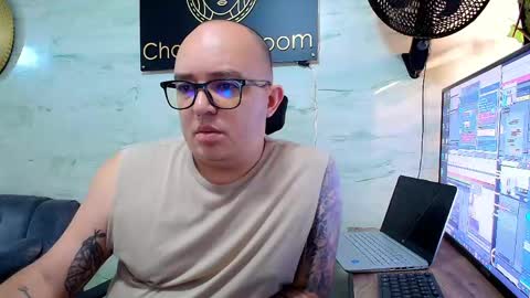 Snapshot of tayler_colins_1 chatting on May 2026 12:32:02 PM online show from May 2026 12:32:02 PM