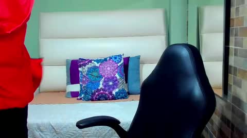 T A Y L E R  online show from March 2025 12:29:02 AM