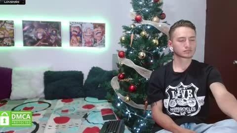 Snapshot of tayler_yuliet chatting on December 2024 08:32:01 PM pareja ardiente online show from December 2024 08:32:01 PM