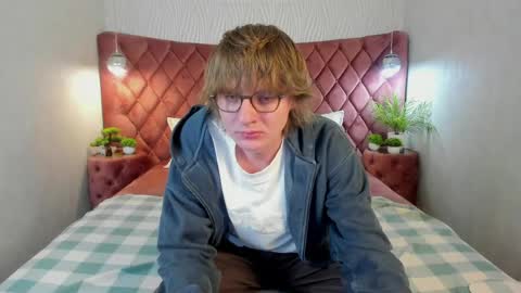 Tayler online show from April 2026 05:44:02 AM