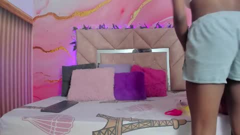 Oriana online show from November 2025 11:00:01 AM