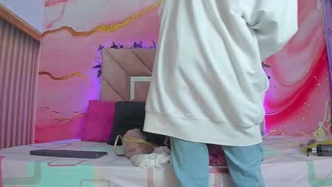 Oriana online show from December 2025 10:57:01 AM