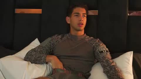 taylorsmiths_ online show from December 2025 04:40:02 AM