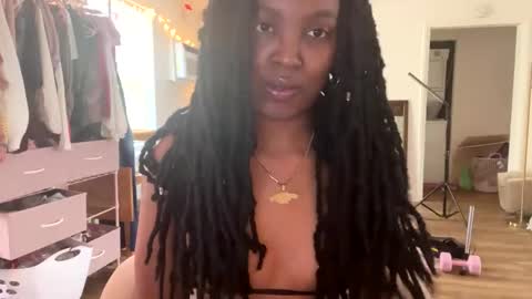 Snapshot of taylorsosweets chatting on April 2026 06:45:01 PM Taylor online show from April 2026 06:45:01 PM