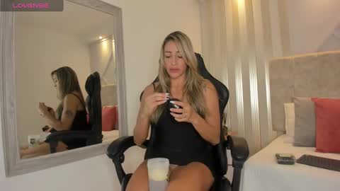 tayra online show from December 2024 11:17:02 PM