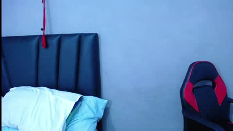 Tayron online show from October 2025 05:20:02 PM