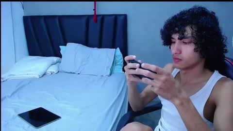 Tayron online show from November 2025 06:21:01 PM