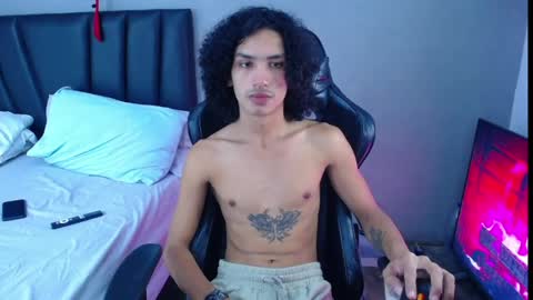 Snapshot of tayronx33 chatting on April 2026 09:24:01 PM Tayron online show from April 2026 09:24:01 PM