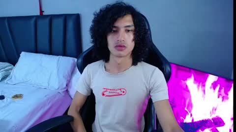 Snapshot of tayronx33 chatting on April 2026 07:17:02 PM Tayron online show from April 2026 07:17:02 PM