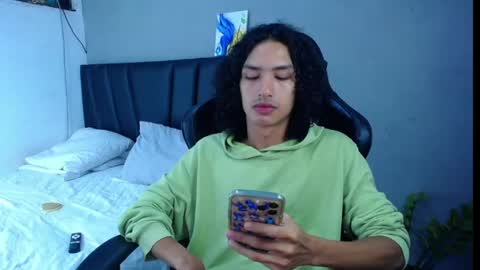 Snapshot of tayronx33 chatting on April 2026 12:26:01 PM Tayron online show from April 2026 12:26:01 PM