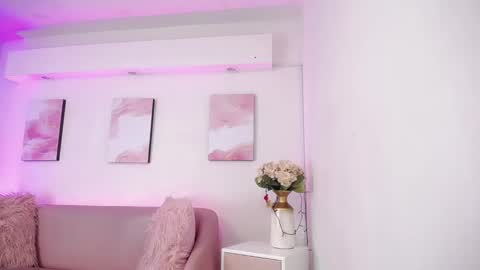 Sofia online show from January 2025 01:28:01 PM