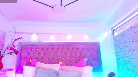 Sofia online show from September 2025 12:43:02 PM