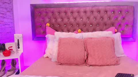 Sofia online show from November 2025 12:48:01 PM