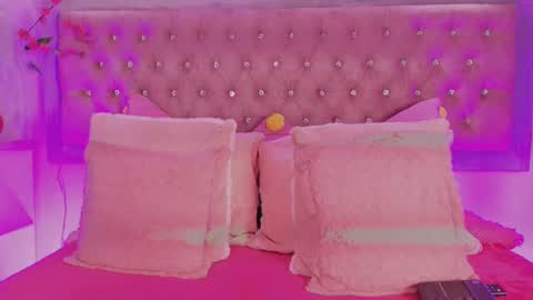 Sofia online show from November 2025 12:42:02 PM