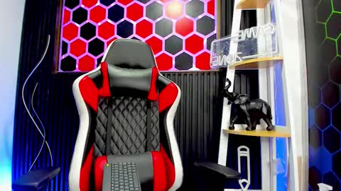 Snapshot of tayzon_foxxx chatting on March 2026 08:13:01 PM Sofia online show from March 2026 08:13:01 PM